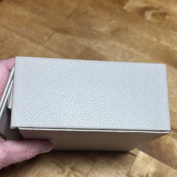 Brighton Cream Jewelry Organizer with Brighton DustBag - Picture 7 of 9